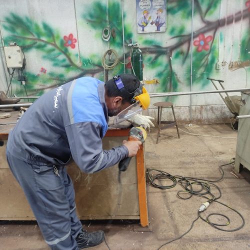 ساخت پیوینگ انبار رول واحد LD شرکت پتروشیمی امیرکبیر همراه با حفاری و جوشکاری و آرماتور بندی و قالب بندی و نصب پل های از قبل آماده شده